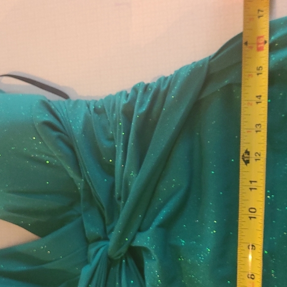Stunning green sparkle gown - Picture 6 of 8